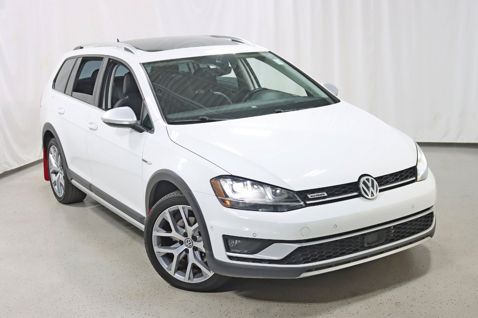 Used 2017 Volkswagen Golf Alltrack SEL AWD/4WD image 6