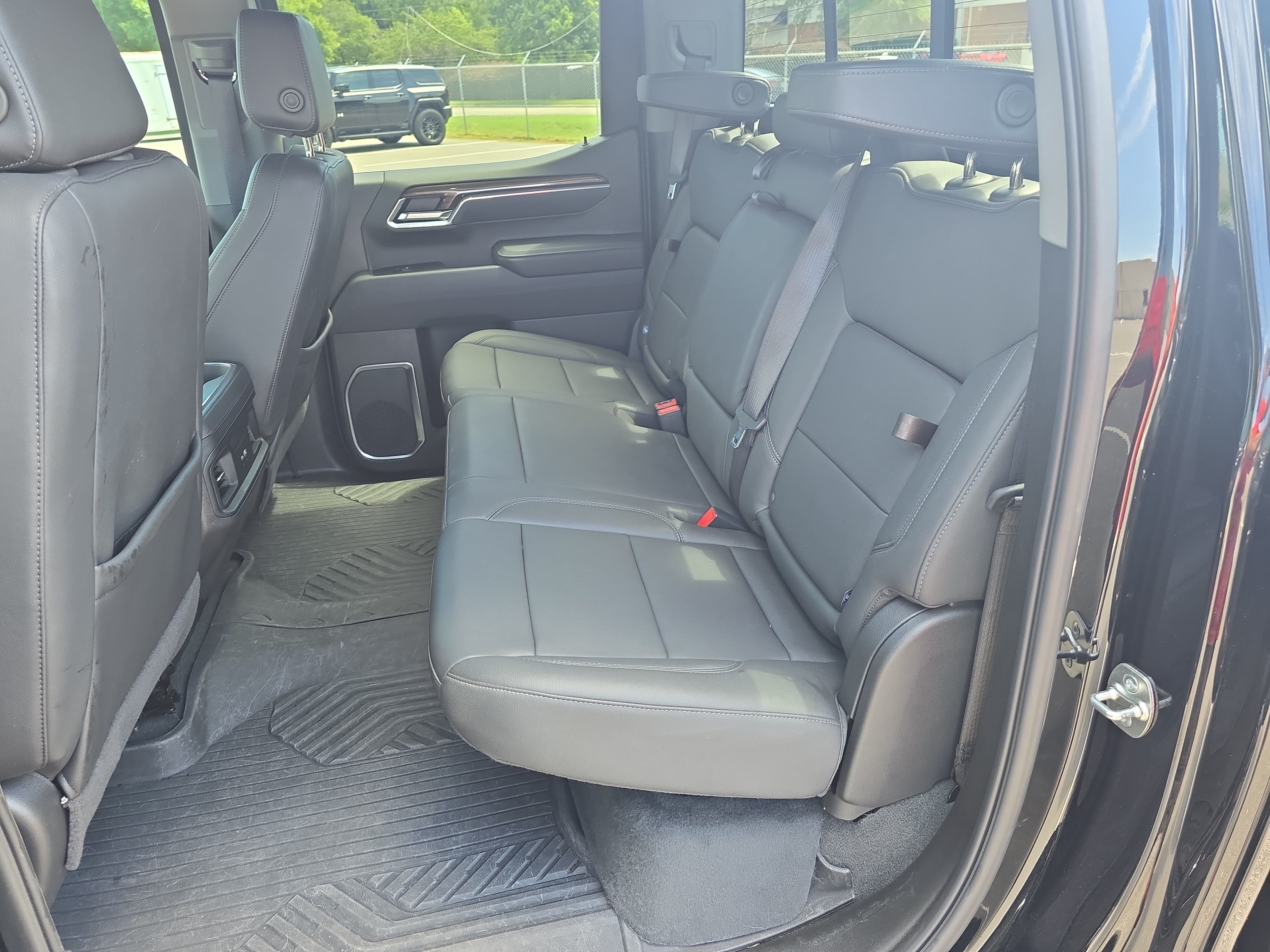 Used 2025 Chevrolet Silverado 1500 LT Trail Boss w/ Convenience Package II AWD/4WD image 15