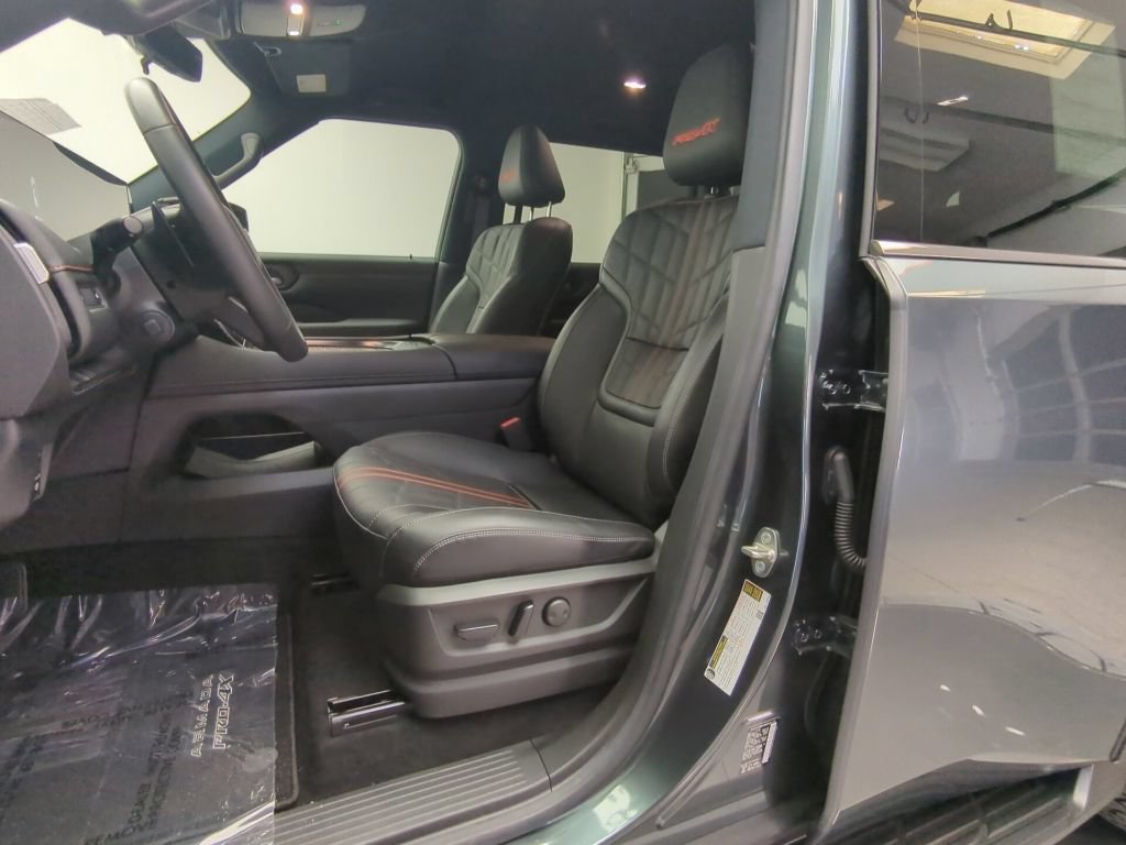 Certified 2025 Nissan Armada PRO-4X AWD/4WD image 13