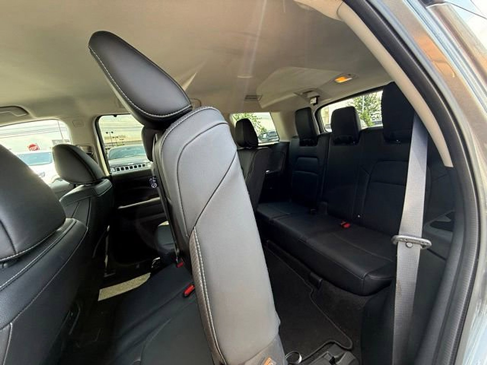 Used 2022 Nissan Pathfinder SL w/ Lighting Package (N92) AWD/4WD image 22