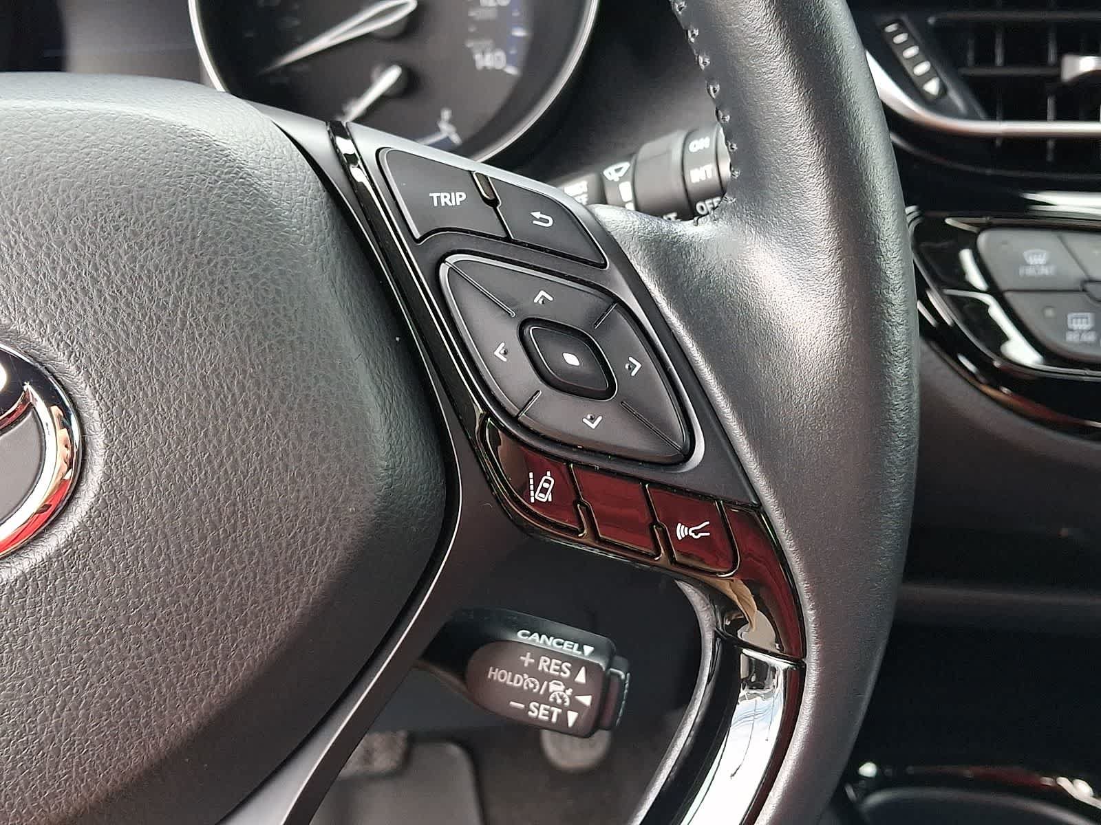 Used 2020 Toyota C-HR XLE FWD image 24
