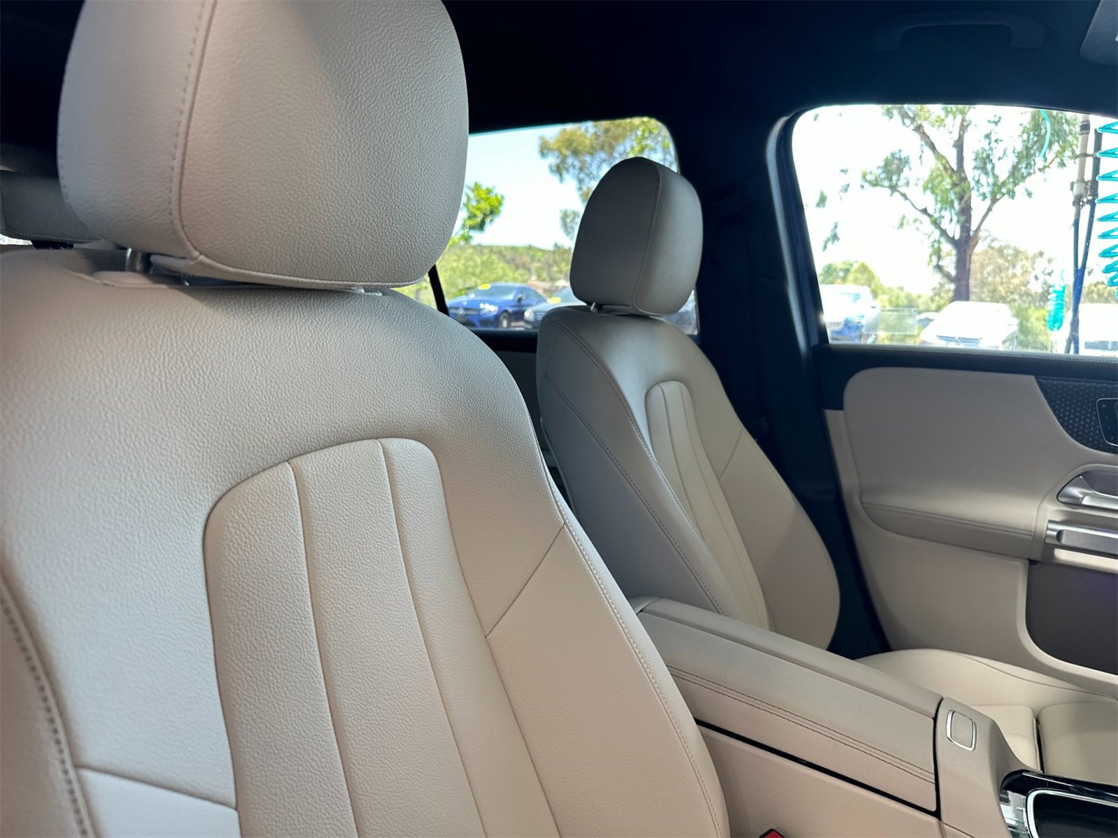 New 2025 Mercedes-Benz GLB 250 4MATIC image 17