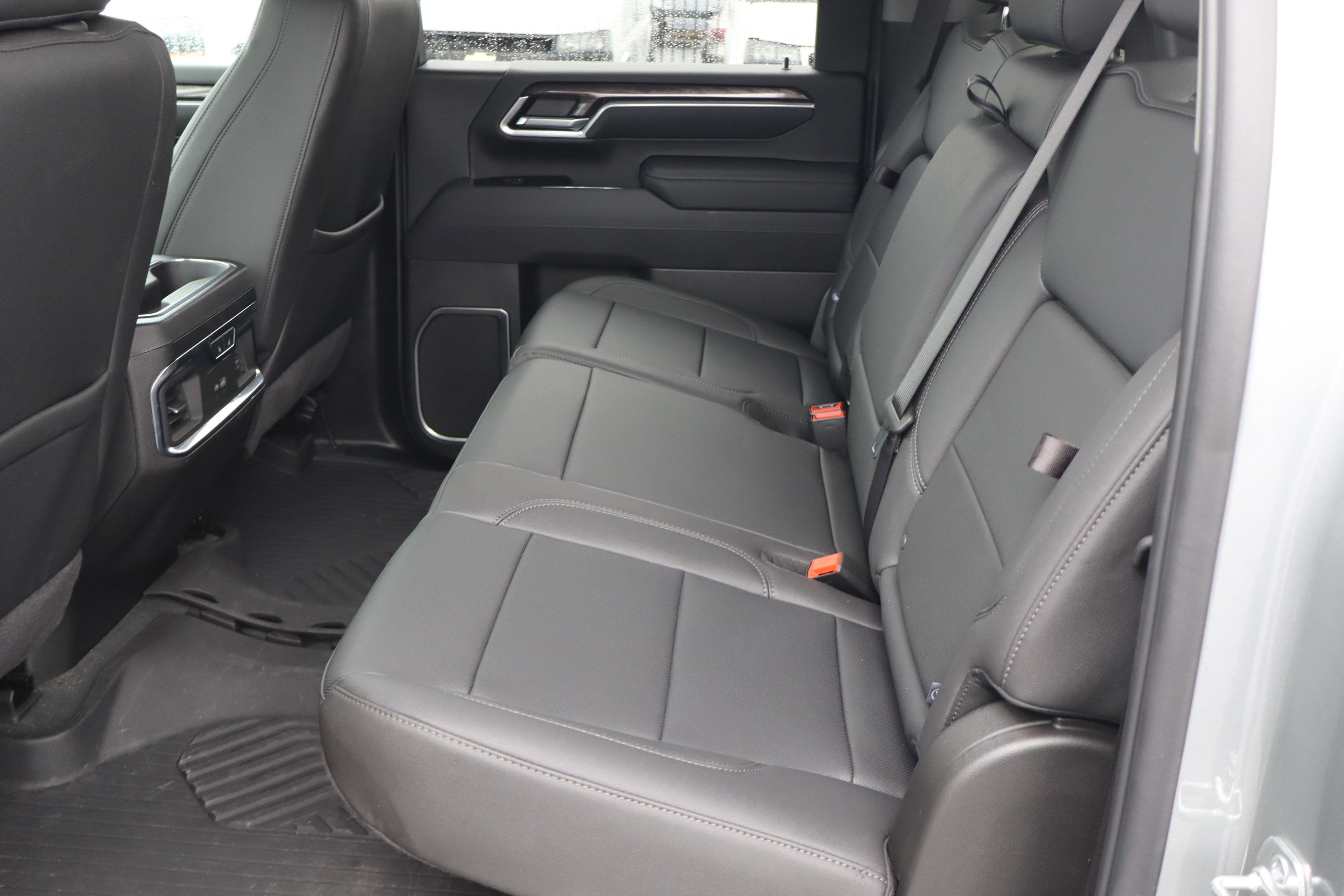 Used 2025 Chevrolet Silverado 2500 LTZ w/ LTZ Plus Package image 33