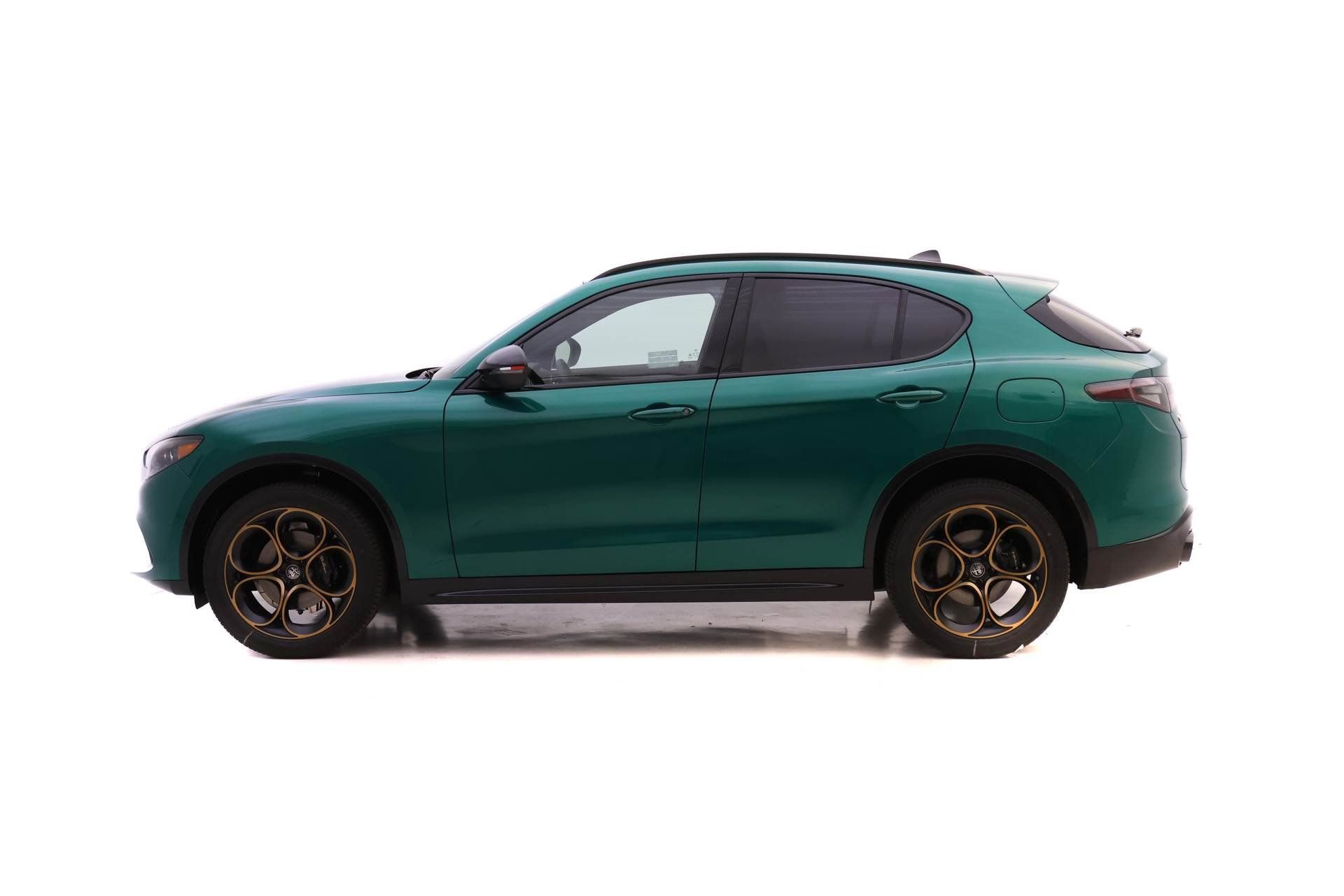 New 2025 Alfa Romeo Stelvio Sprint image 3