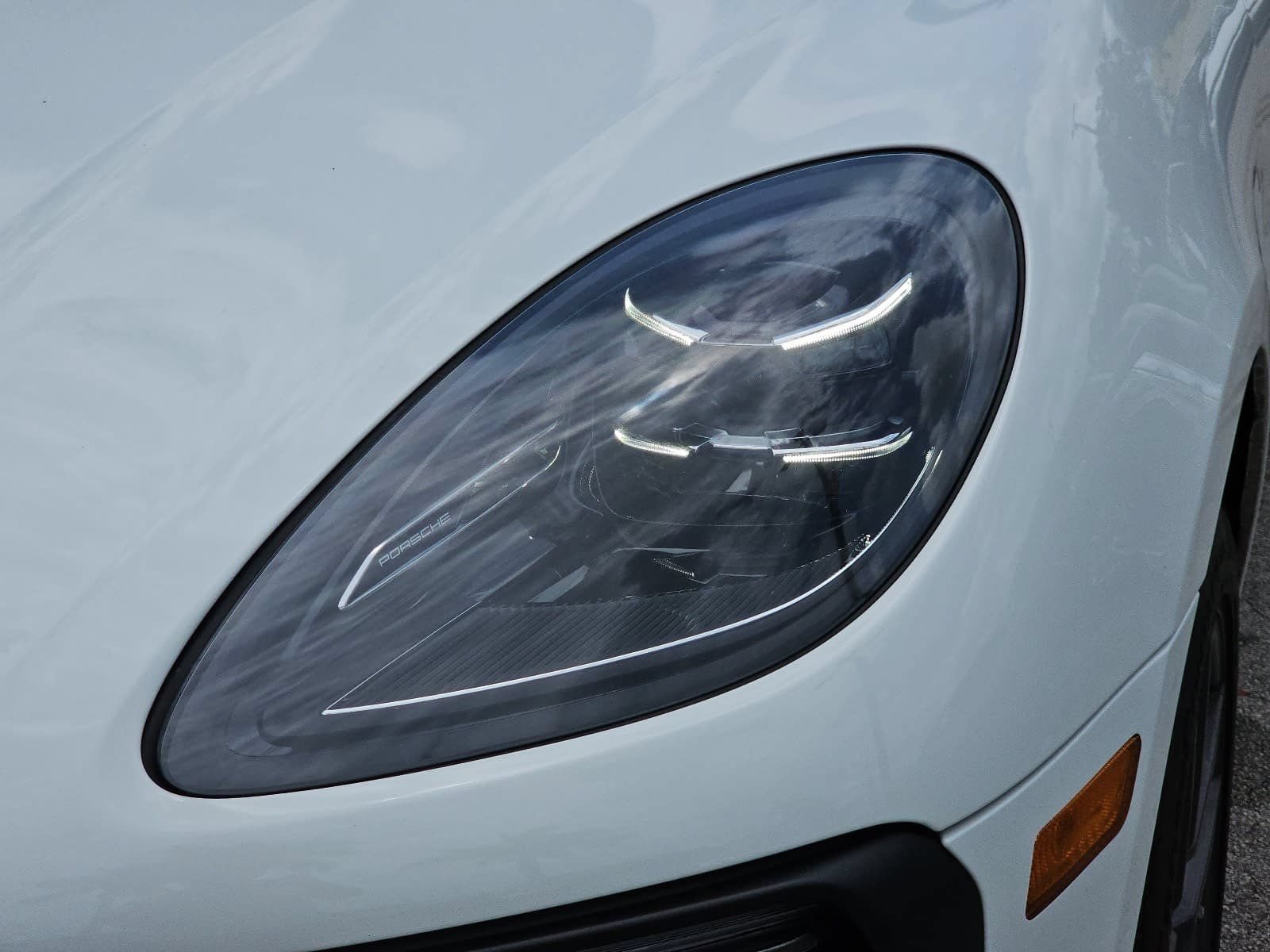 Used 2023 Porsche Macan Turbo AWD/4WD image 29