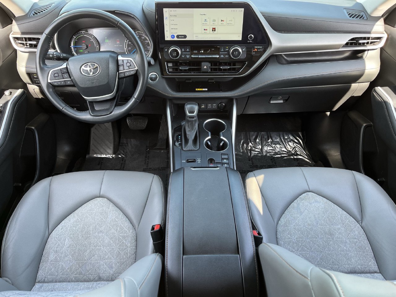 Used 2023 Toyota Highlander Bronze Edition FWD image 9
