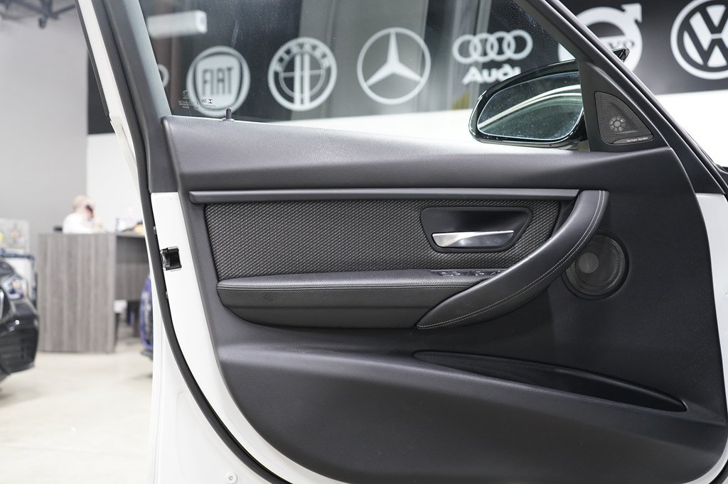 Used 2018 BMW M3 RWD image 9
