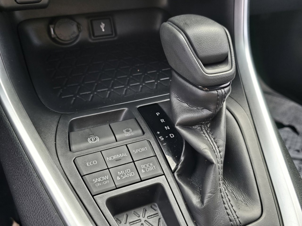 Used 2022 Toyota RAV4 LE image 22