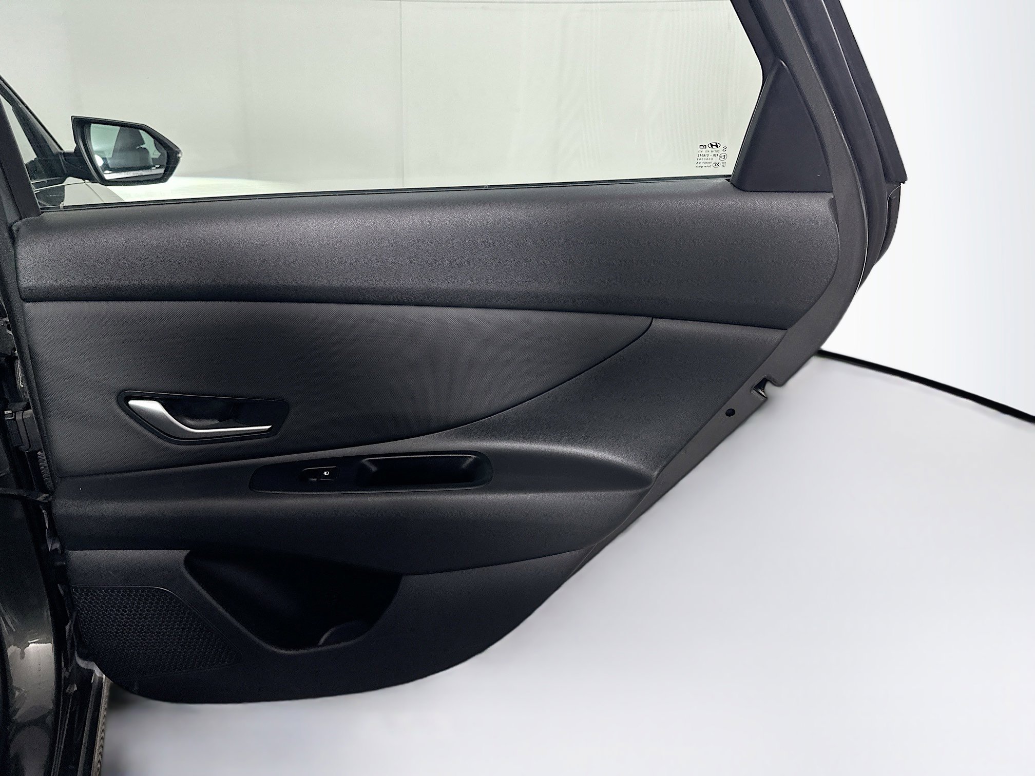 Used 2025 Hyundai Elantra Limited image 30