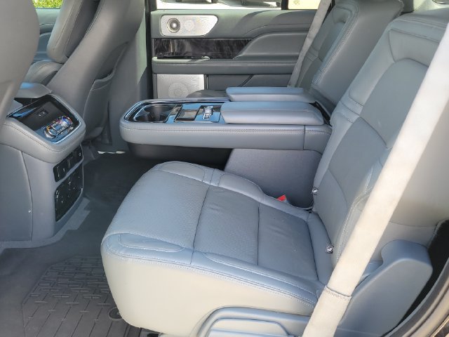 Used 2020 Lincoln Navigator Reserve w/ Equipment Group 208A Reserve AWD/4WD image 8