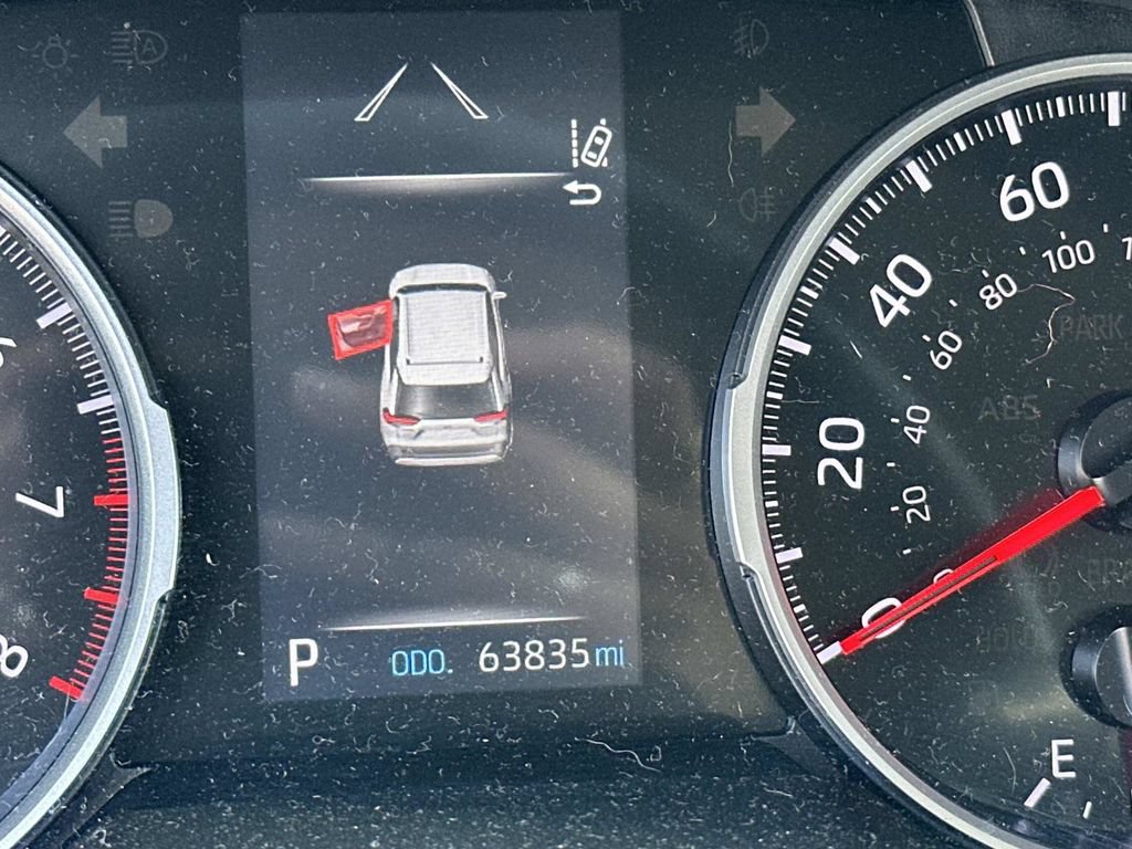 Used 2021 Toyota RAV4 XLE w/ Convenience Package FWD image 14