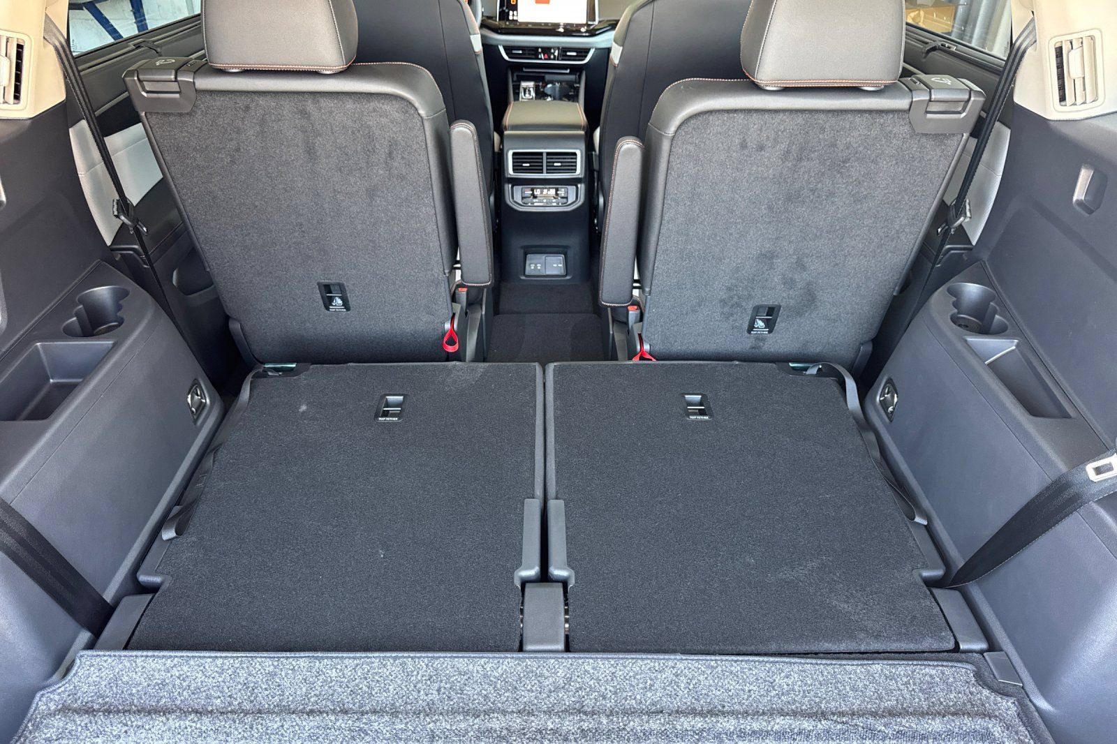 New 2025 Volkswagen Atlas Peak Edition SE AWD/4WD image 16