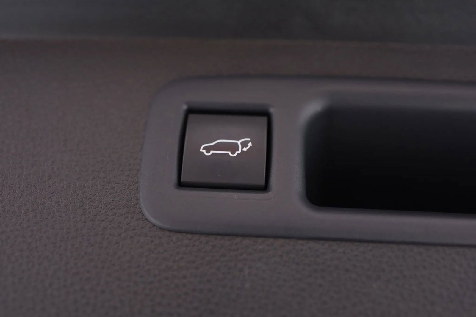 Used 2021 Toyota Highlander XLE AWD/4WD image 46