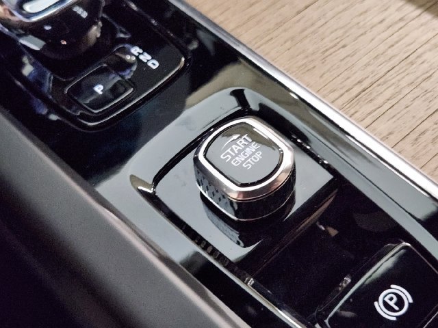 New 2027 Volvo XC60 T8 Plus AWD/4WD image 21