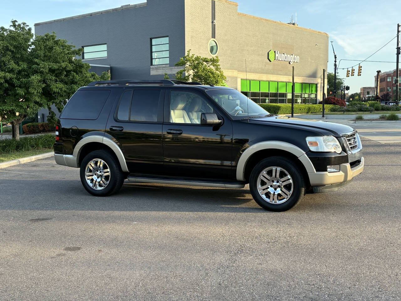 Used 2010 Ford Explorer Eddie Bauer AWD/4WD image 7
