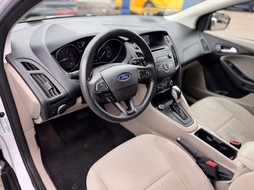Used 2015 Ford Focus SE FWD image 14