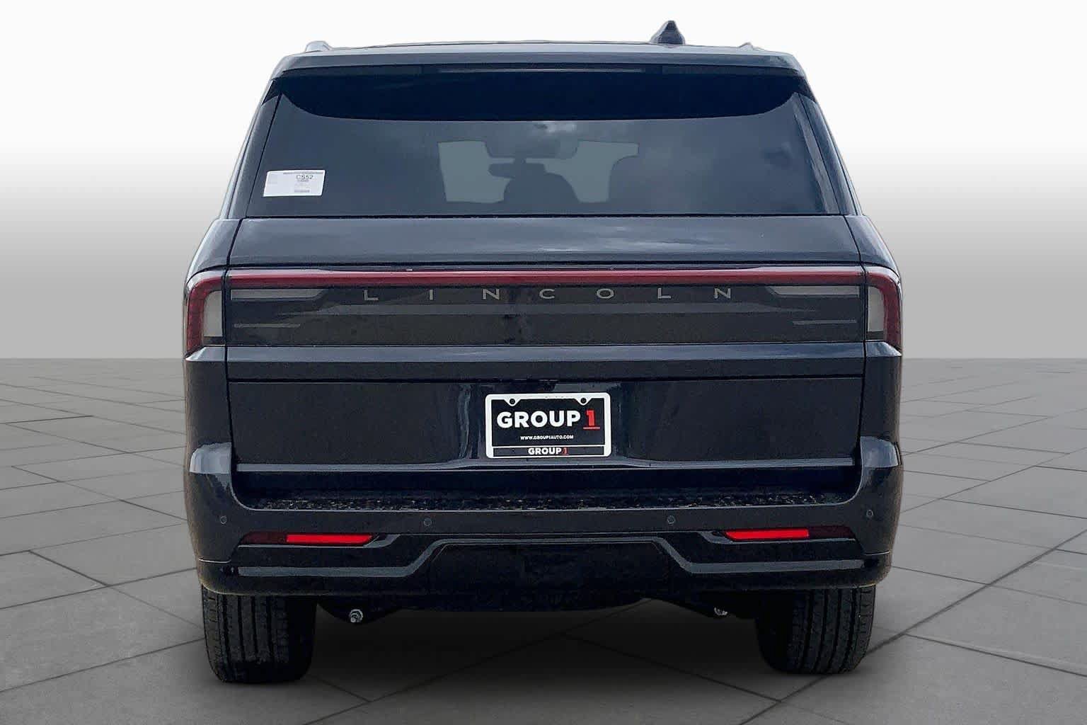 New 2026 Lincoln Navigator Reserve AWD/4WD image 4
