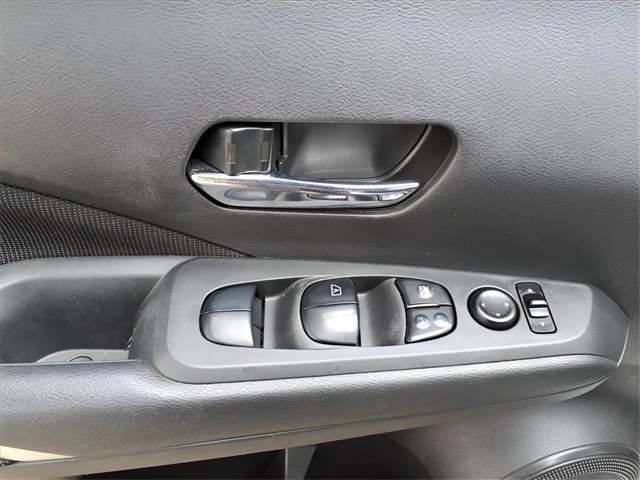 Used 2021 Nissan Kicks SV image 11