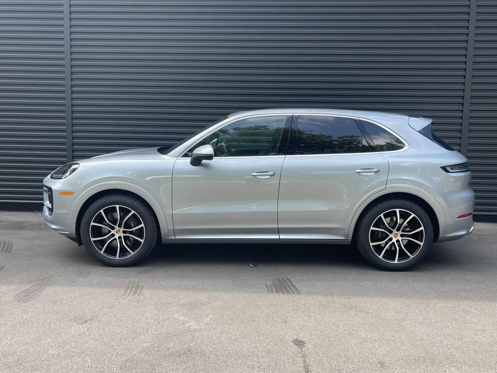Certified 2025 Porsche Cayenne AWD/4WD image 2