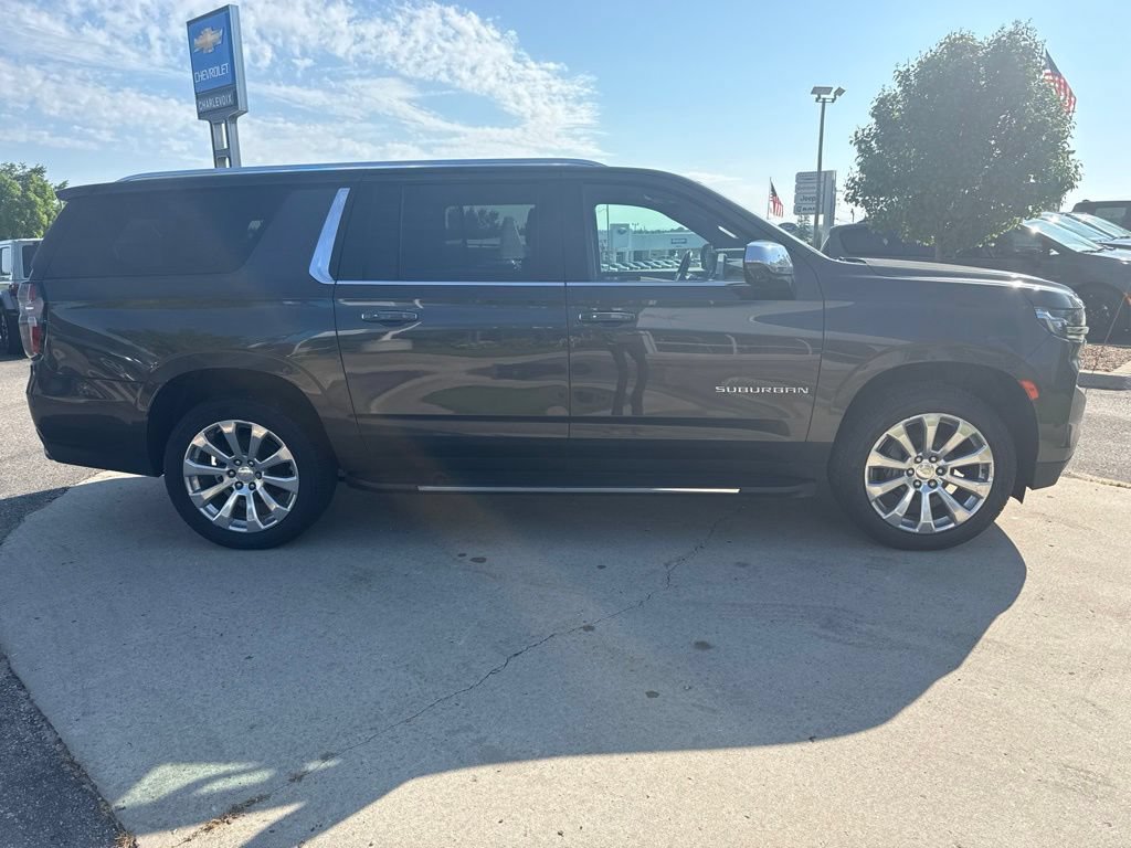 Used 2021 Chevrolet Suburban Premier w/ Premium Package AWD/4WD image 5