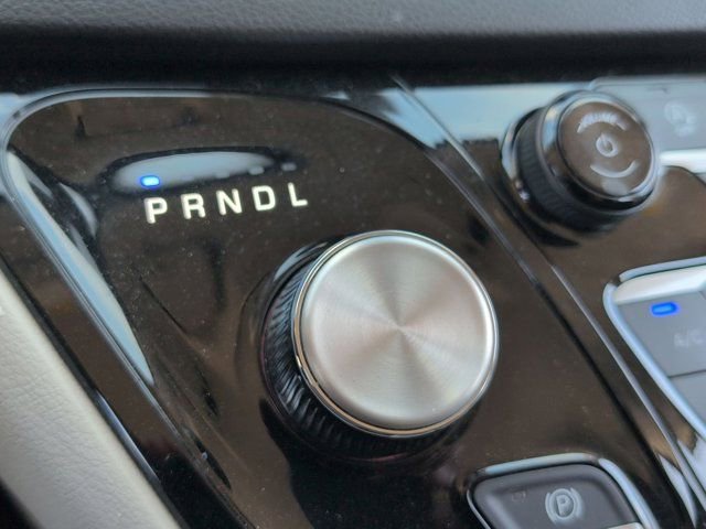 Used 2024 Chrysler Voyager LX image 19