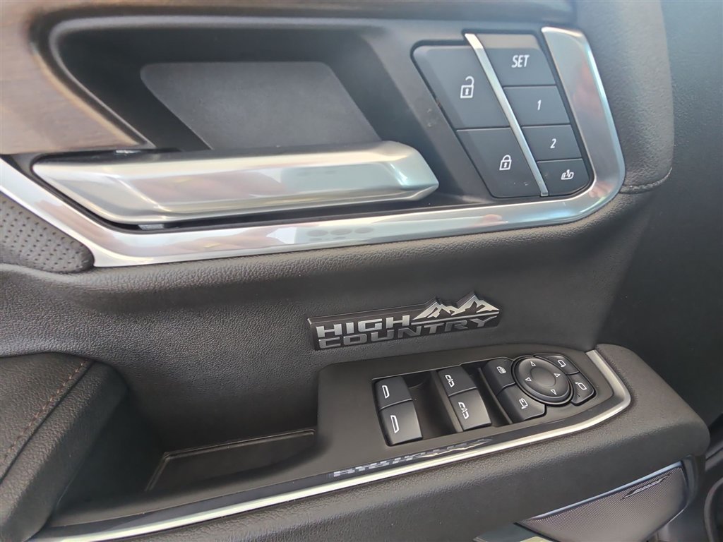 Used 2025 Chevrolet Silverado 1500 High Country w/ High Country Premium Package AWD/4WD image 23