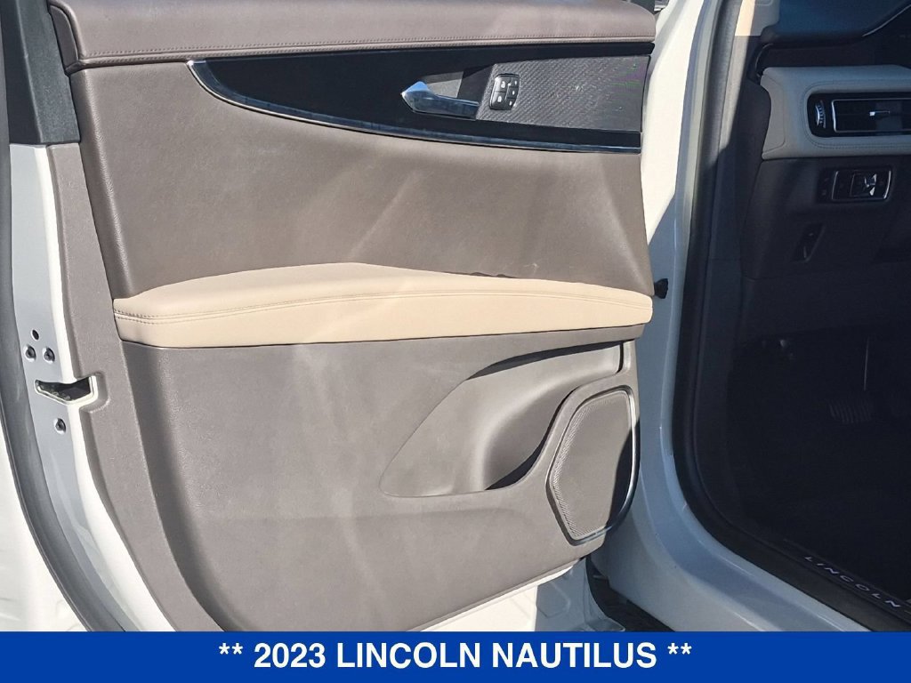 Used 2023 Lincoln Nautilus Reserve w/ Cargo Utility Package AWD/4WD image 12
