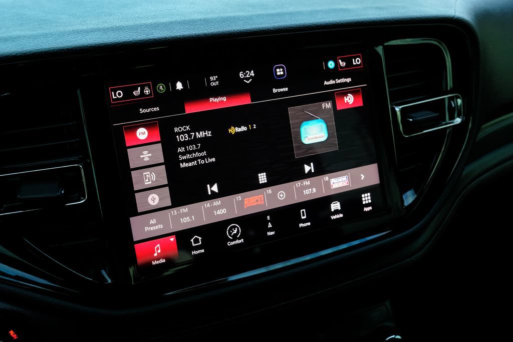 Used 2021 Dodge Durango R/T w/ Technology Group AWD/4WD image 24