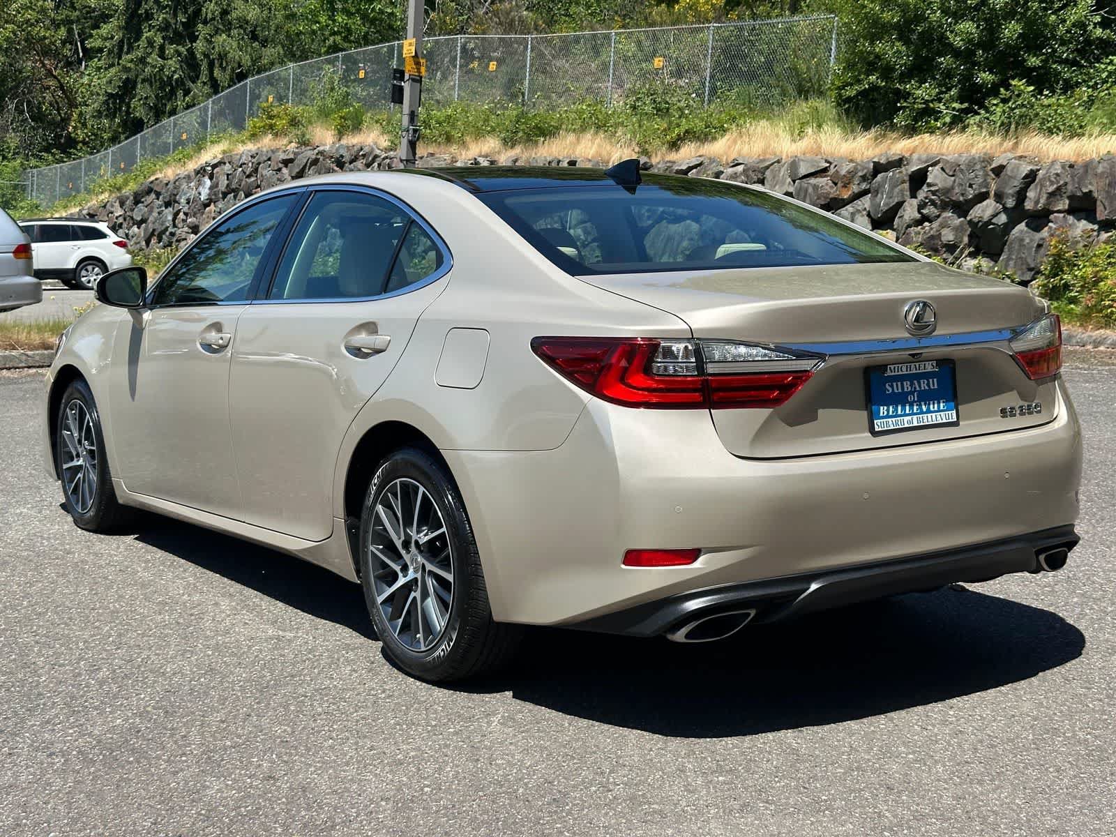 Used 2017 Lexus ES 350 w/ Navigation System Package FWD image 3