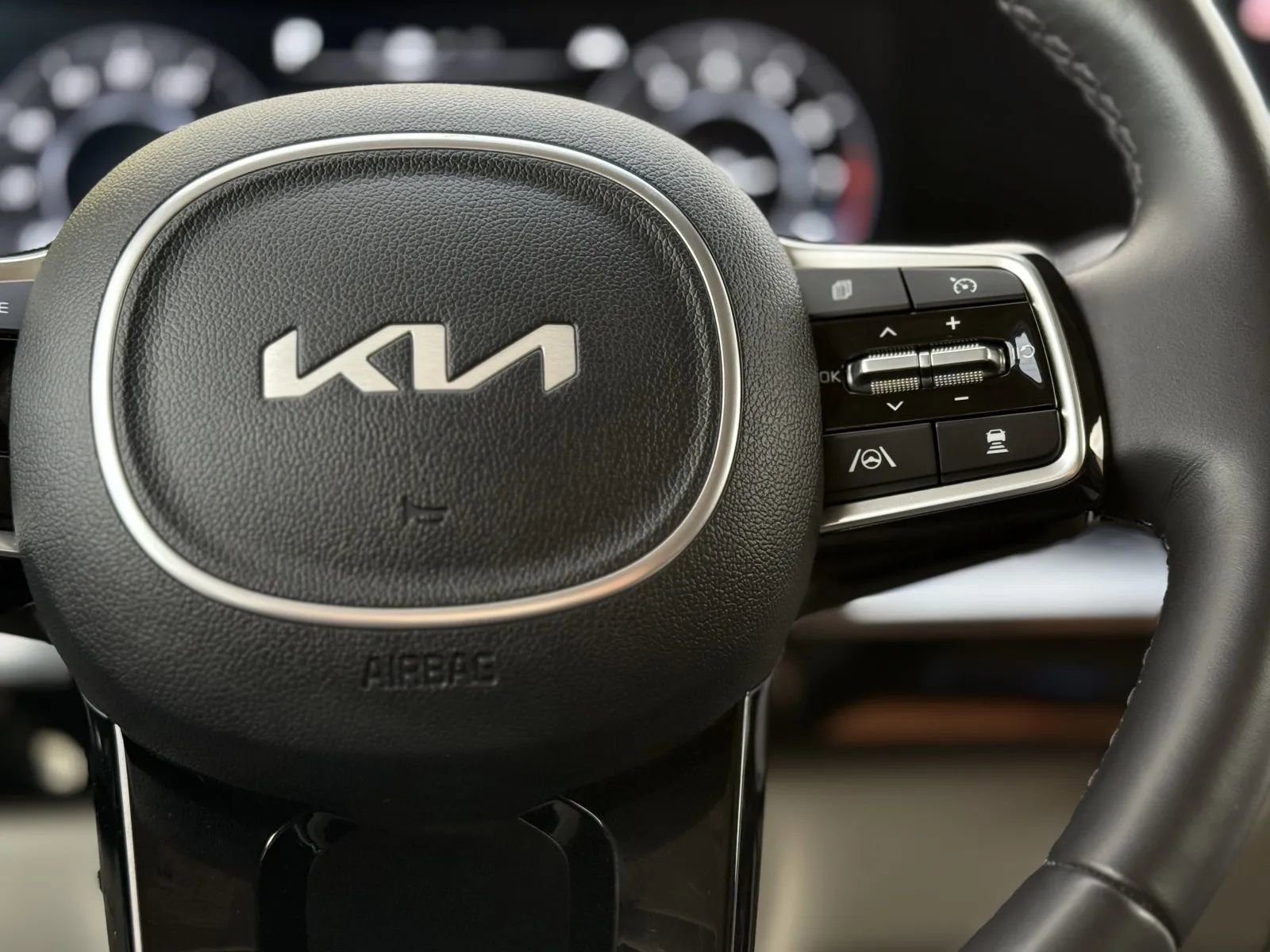 Used 2023 Kia Carnival SX Prestige w/ Paint Protection Package image 27