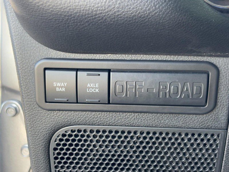 Used 2017 Jeep Wrangler Unlimited Rubicon w/ Connectivity Group image 11