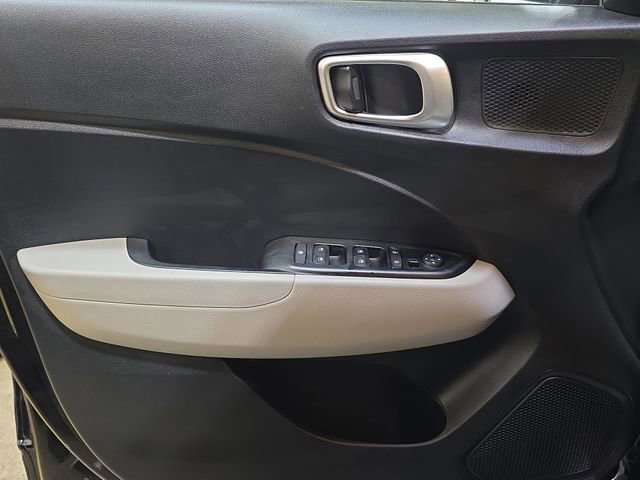 Used 2025 Hyundai Venue SEL image 34