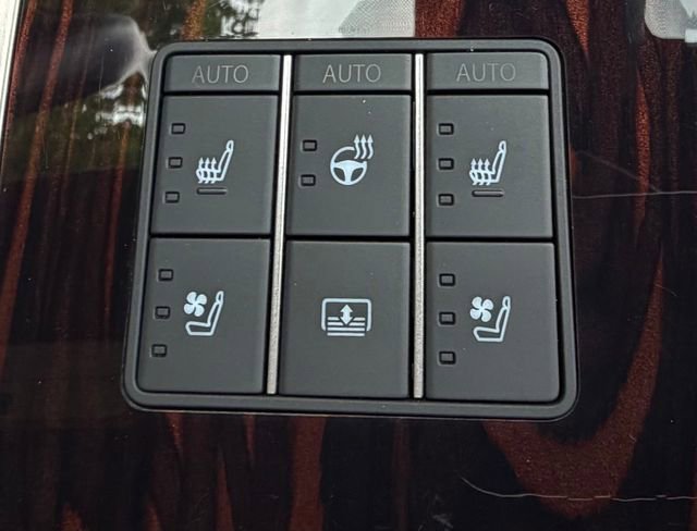 Certified 2024 Lexus LS 500 AWD image 30