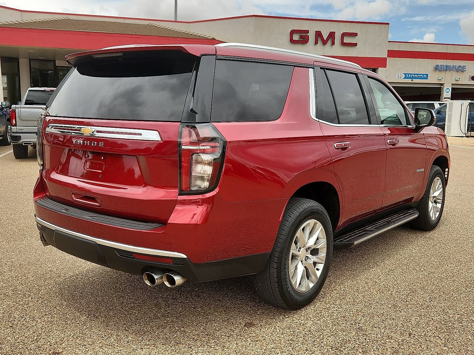 Used 2024 Chevrolet Tahoe Premier RWD image 4