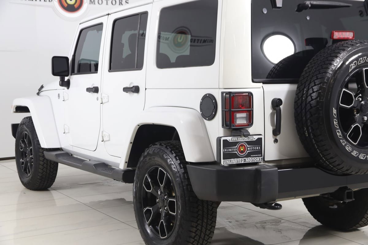 Used 2017 Jeep Wrangler Unlimited Sahara AWD/4WD image 21