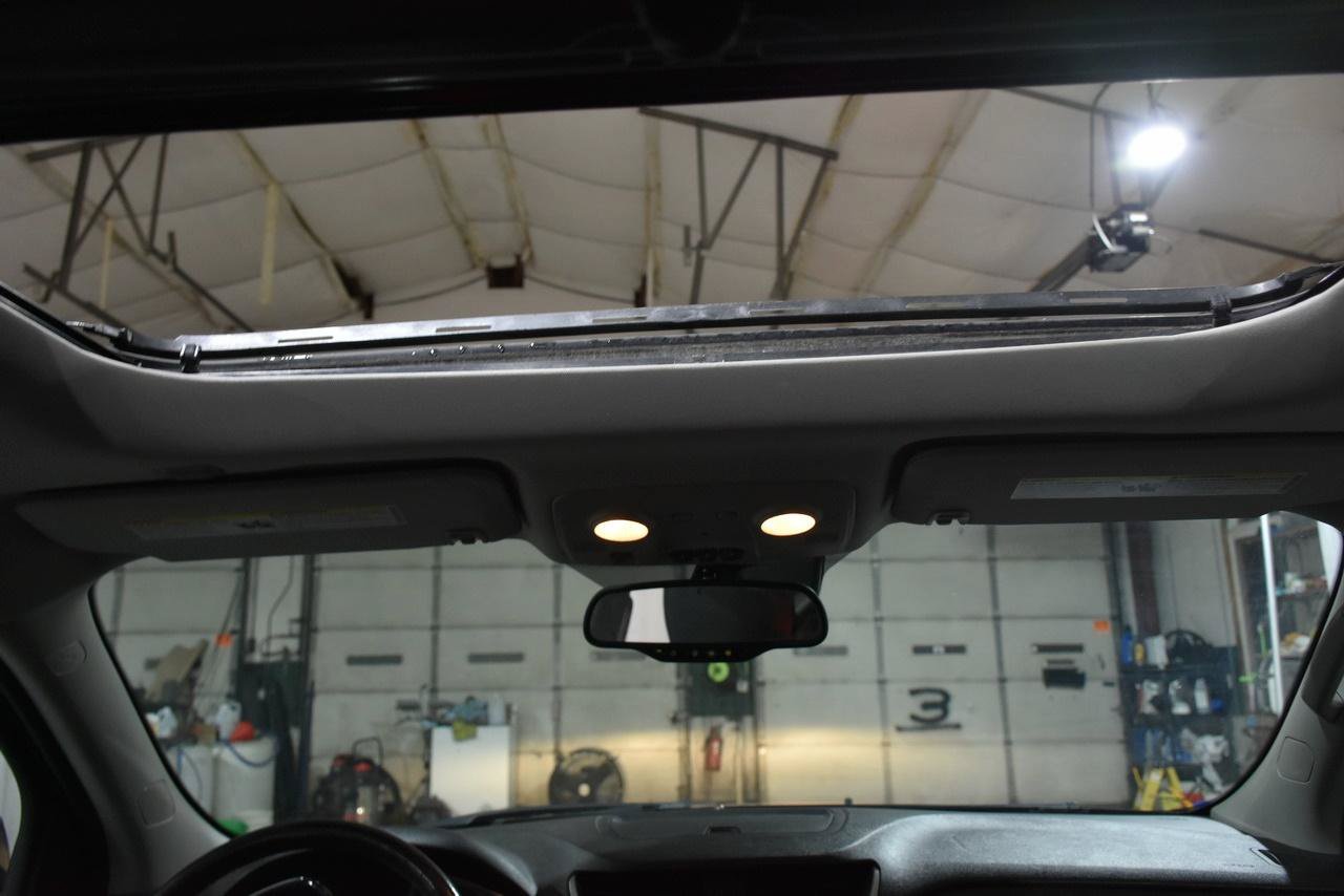 Used 2014 Chevrolet Traverse LTZ FWD image 16