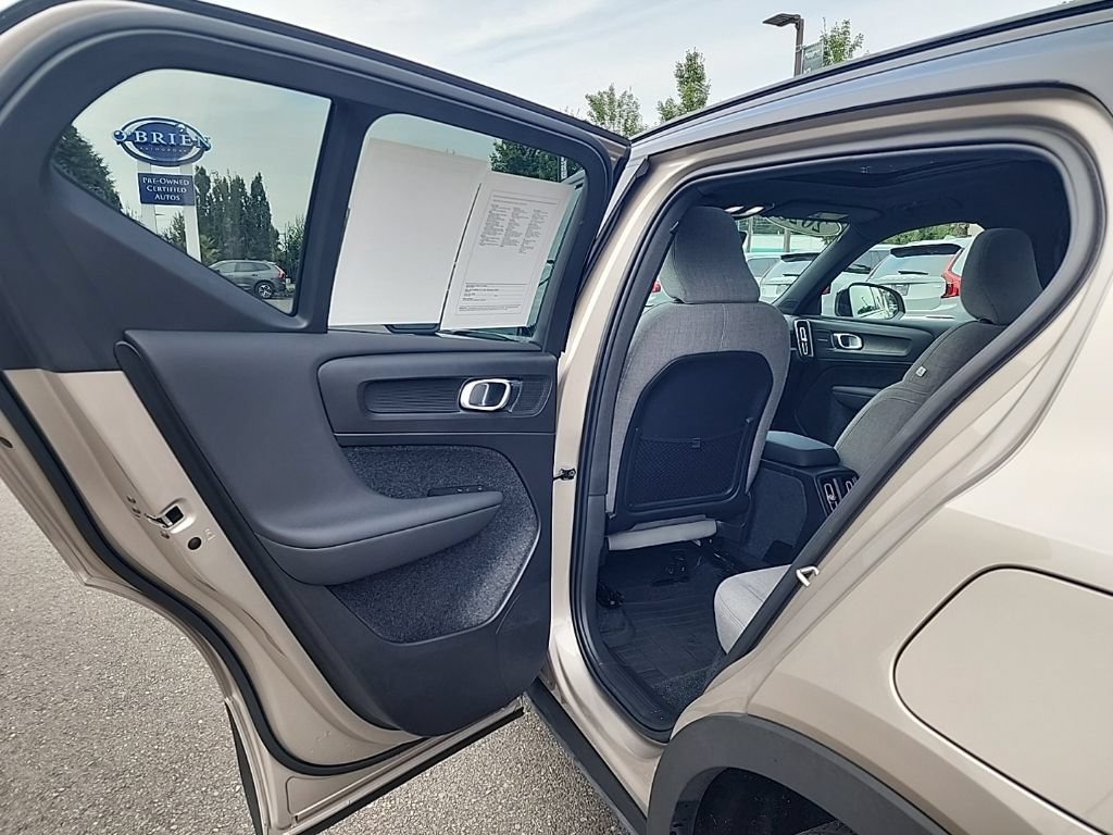 Used 2023 Volvo XC40 Recharge Ultimate w/ Protection Package Premier AWD/4WD image 15