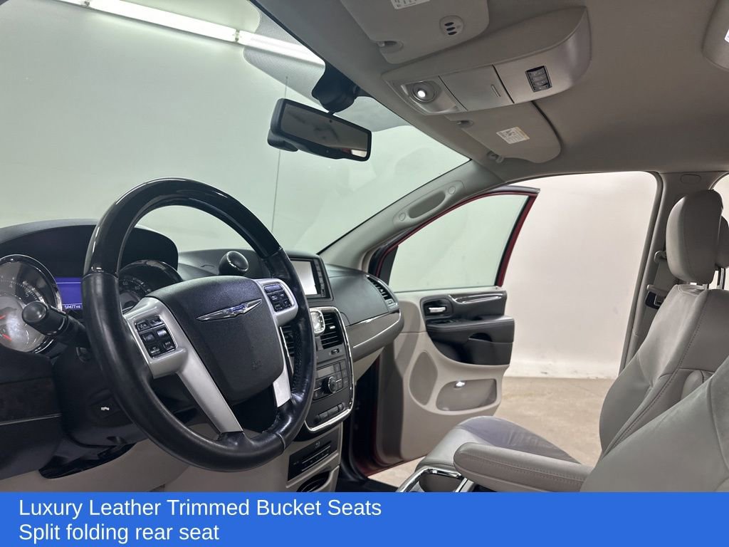 Used 2014 Chrysler Town & Country Limited image 30