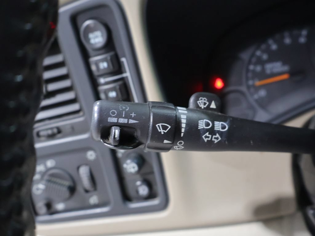 Used 2006 Chevrolet Suburban Z71 w/ Z71 Preferred Equipment Group AWD/4WD image 29