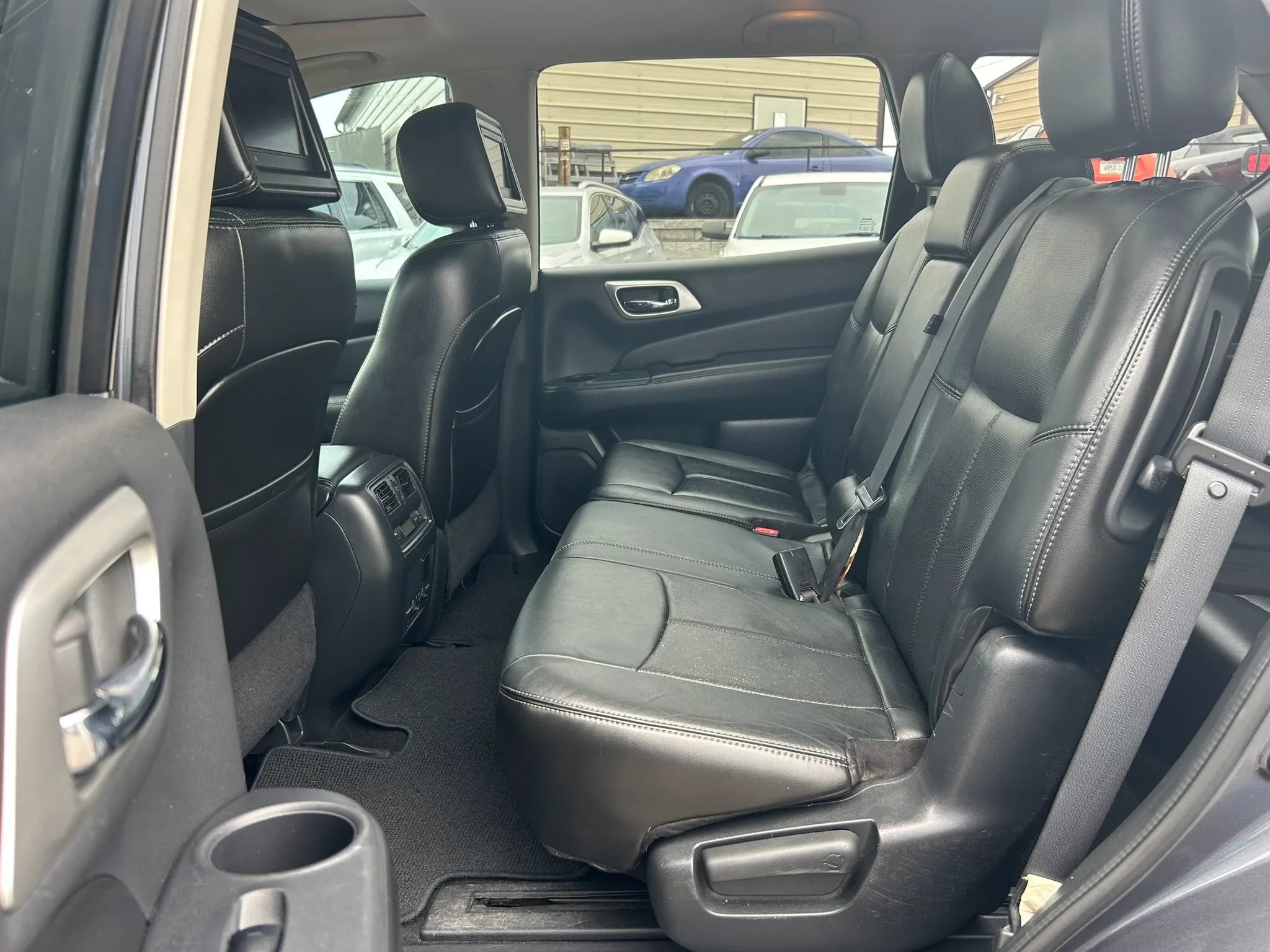 Used 2014 Nissan Pathfinder Platinum w/ Platinum Premium Package FWD image 6