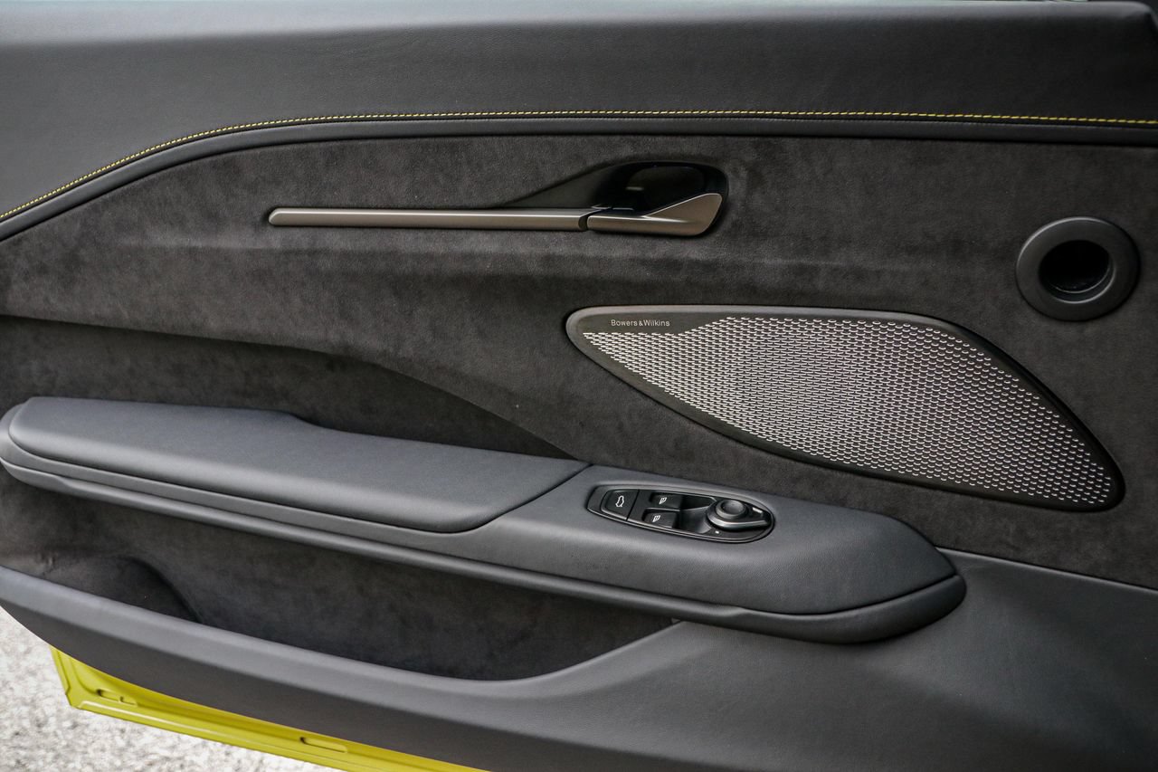 New 2025 Aston Martin V8 Vantage Coupe RWD image 30