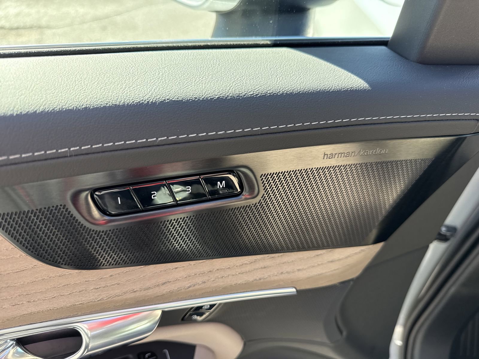 New 2026 Volvo XC90 B6 Plus w/ Protection Package Premier image 12