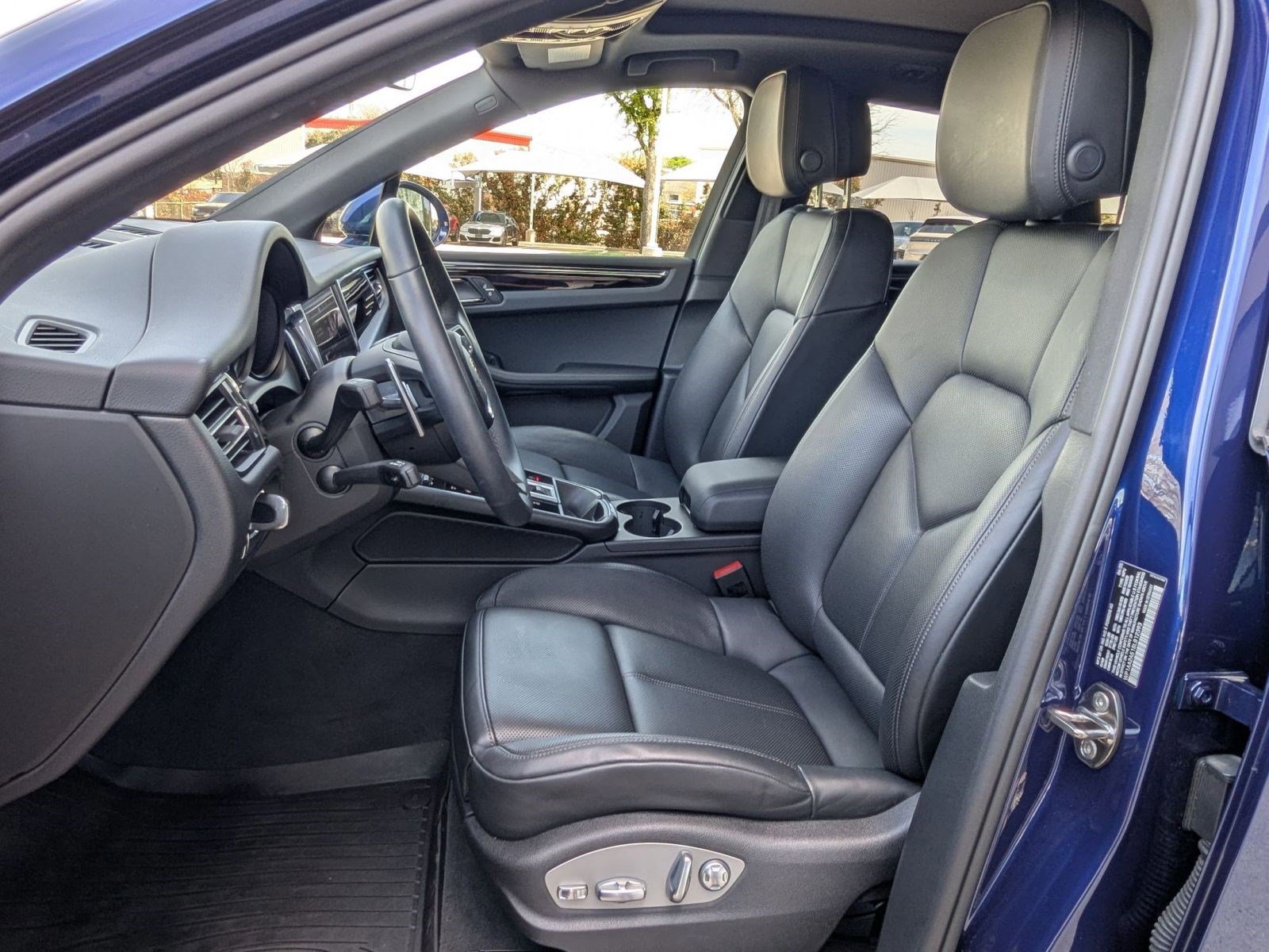 Certified 2025 Porsche Macan video 5