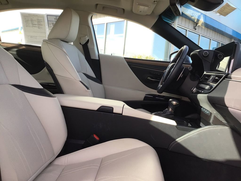 Used 2023 Lexus ES 350 w/ Luxury Package image 6