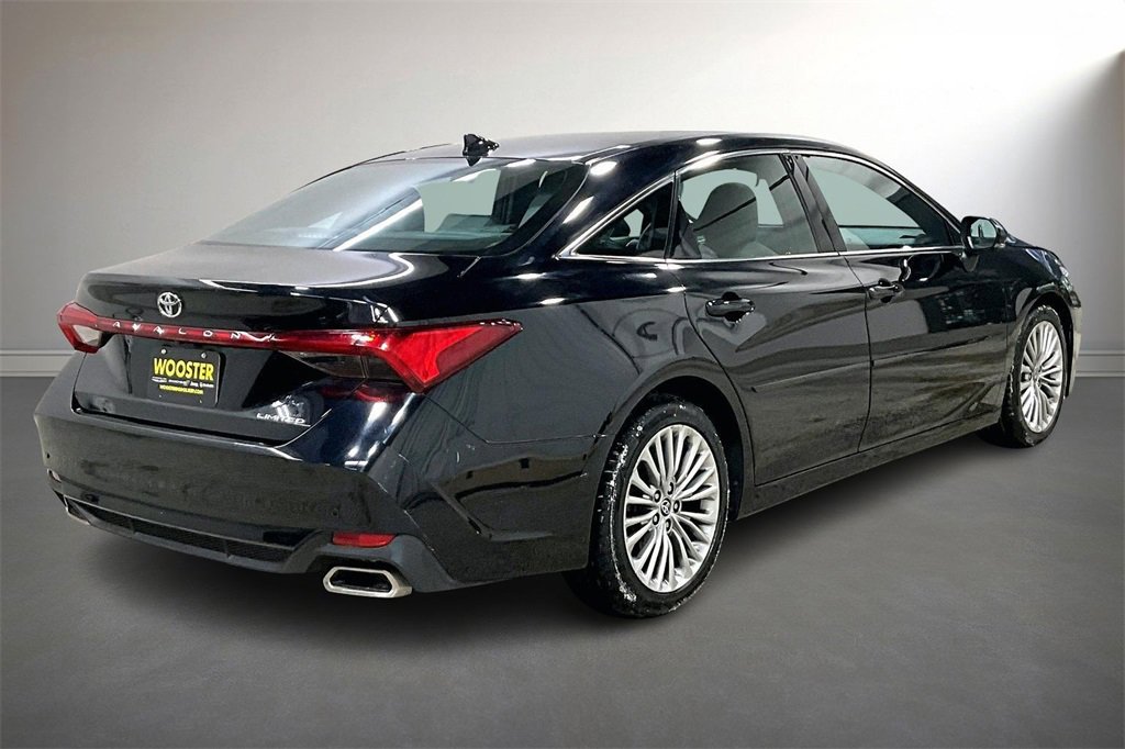 Used 2020 Toyota Avalon Limited image 5