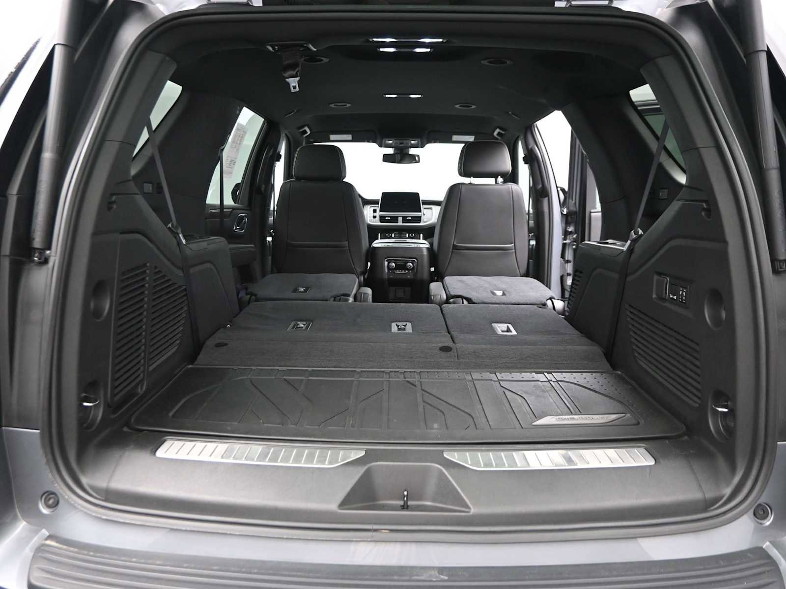 Used 2021 Chevrolet Tahoe Premier AWD/4WD image 46