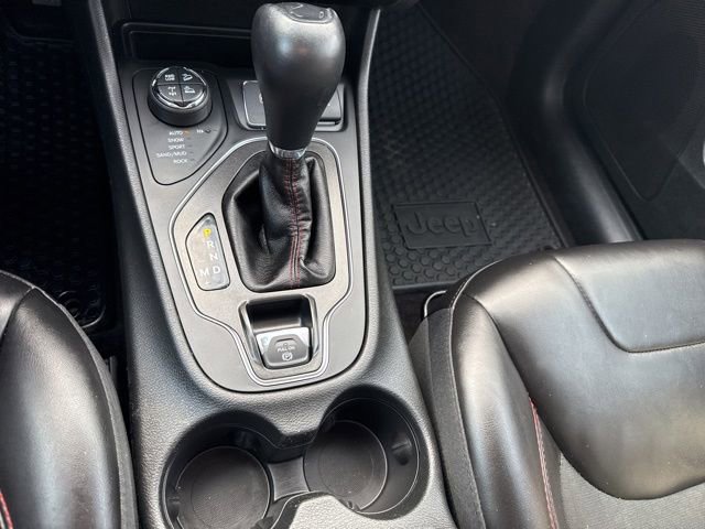 Used 2019 Jeep Cherokee Trailhawk image 30