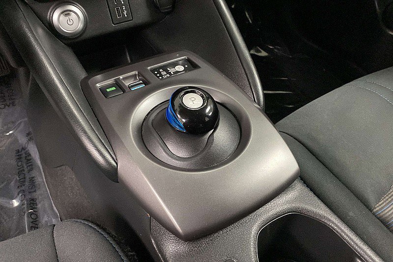 Used 2022 Nissan Leaf S image 24