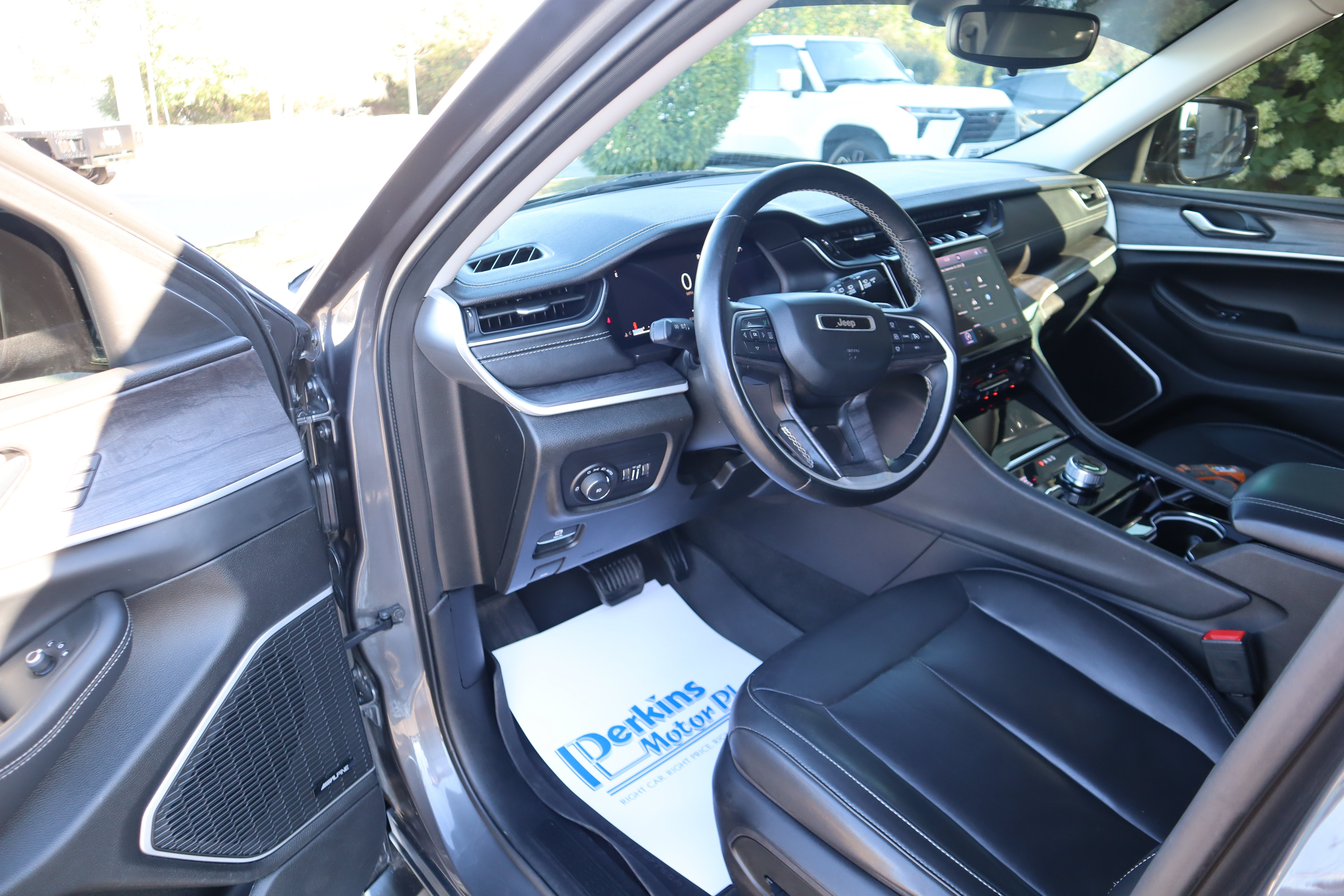 Used 2021 Jeep Grand Cherokee L Limited AWD/4WD image 3