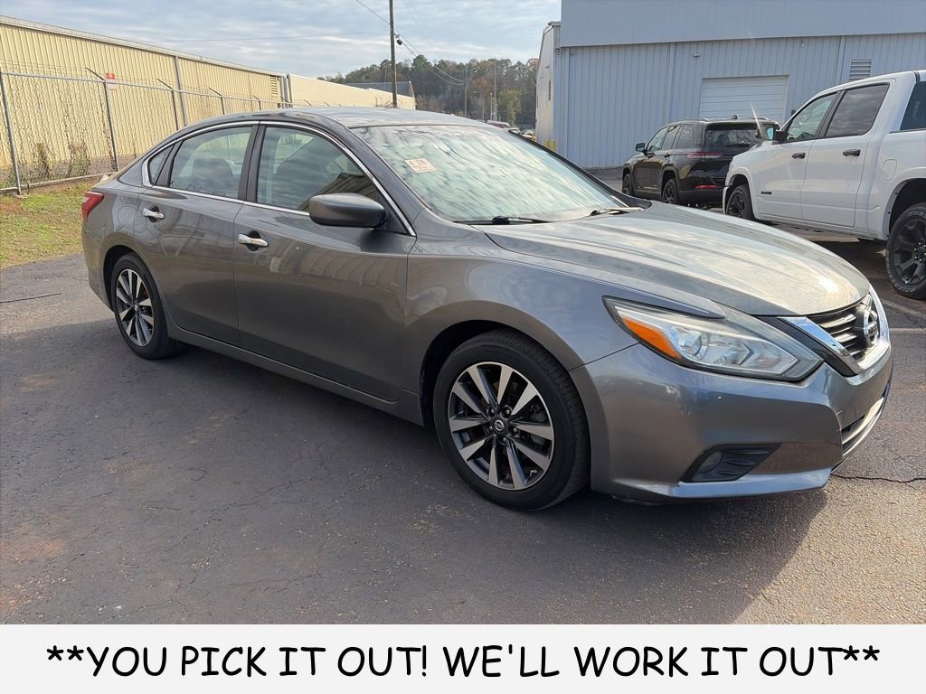 Used 2017 Nissan Altima 2.5 SV image 1